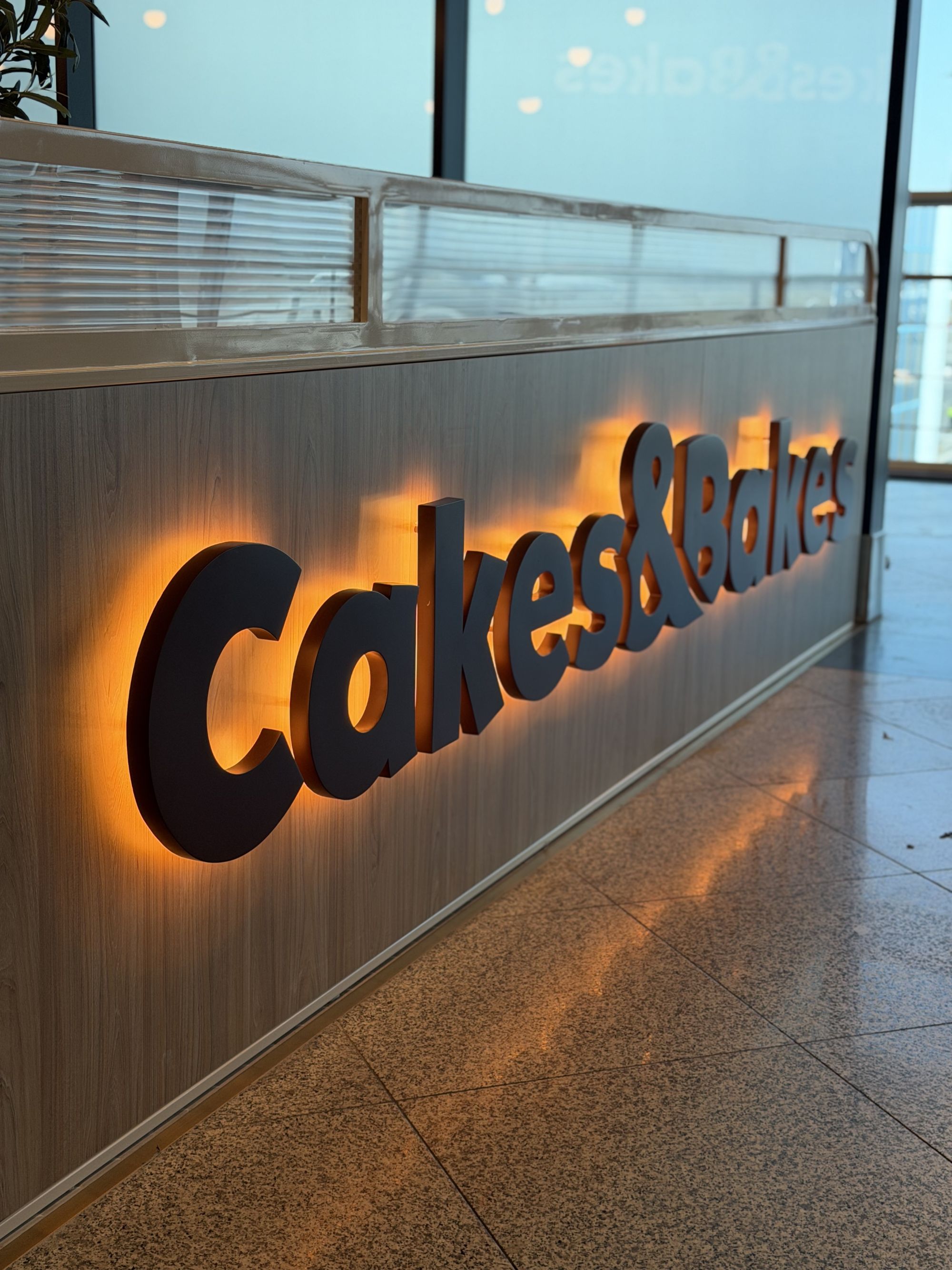Cakes and Bakes Café