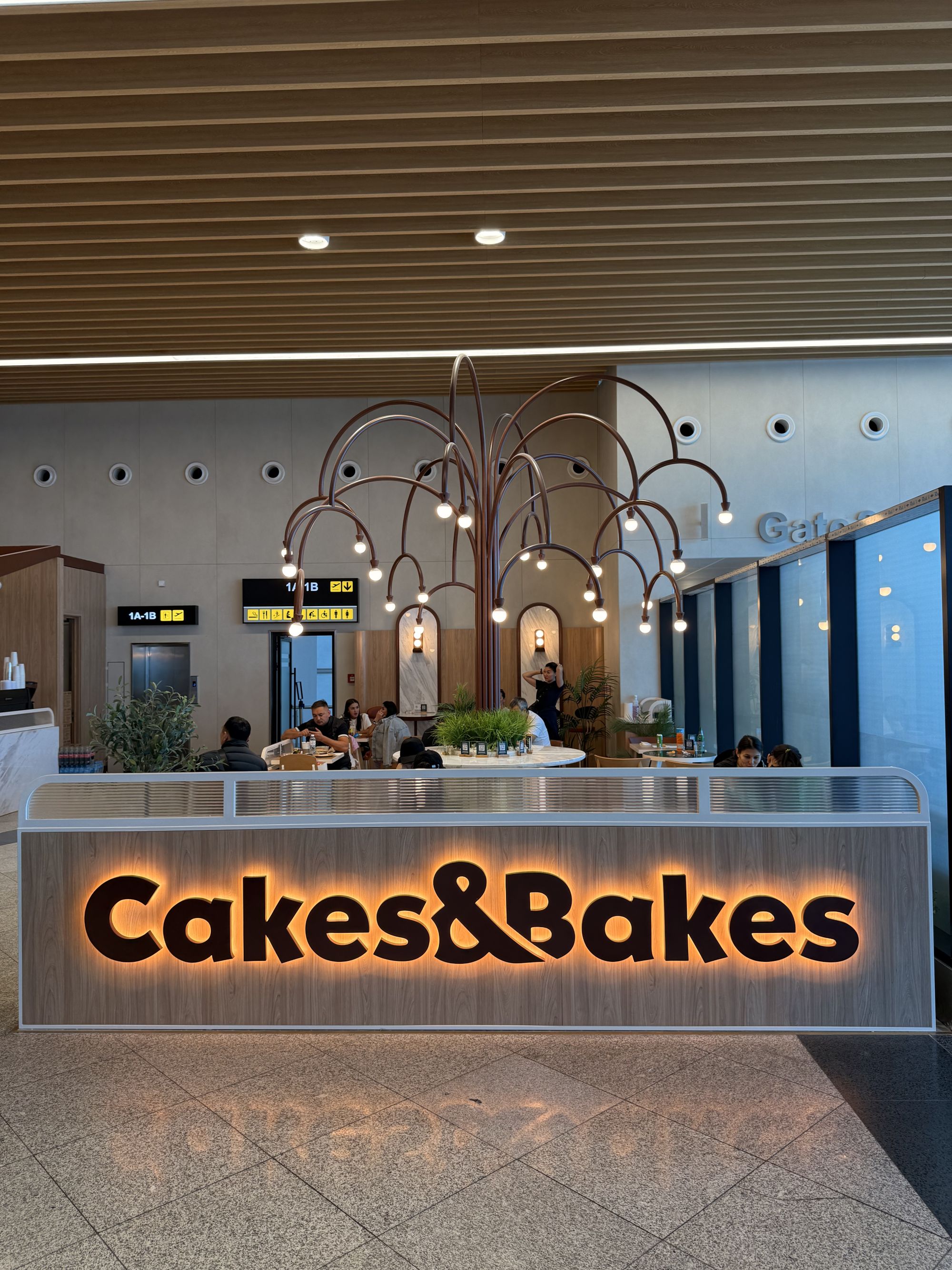 Cakes and Bakes Café